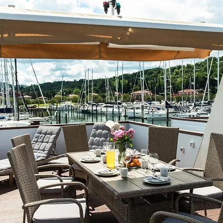 Marina Luxury Houseboat Olive