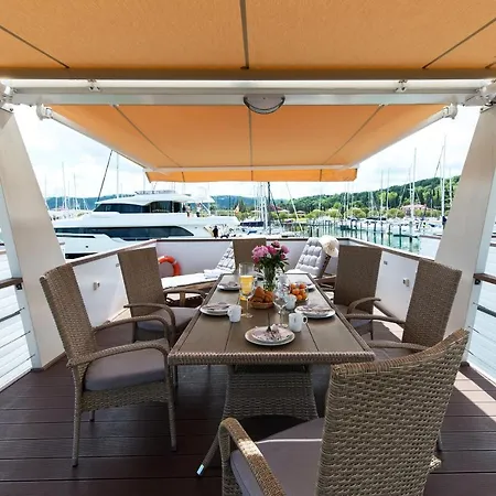 Marina Luxury Houseboat Olive 度假居 *