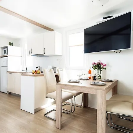 Marina Luxury Houseboat Olive * 波尔托罗
