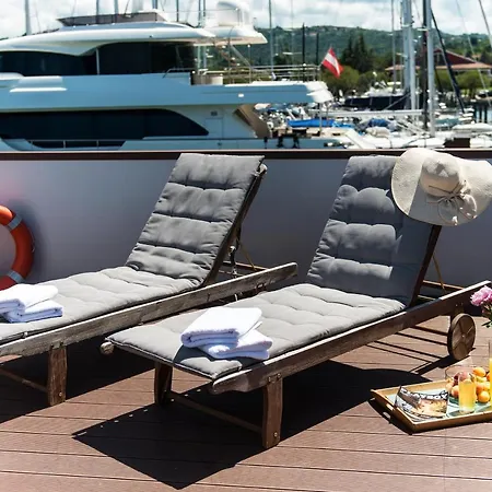 Marina Luxury Houseboat Olive 度假居 波尔托罗