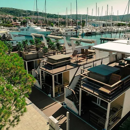 Marina Luxury Houseboat Olive * 波尔托罗